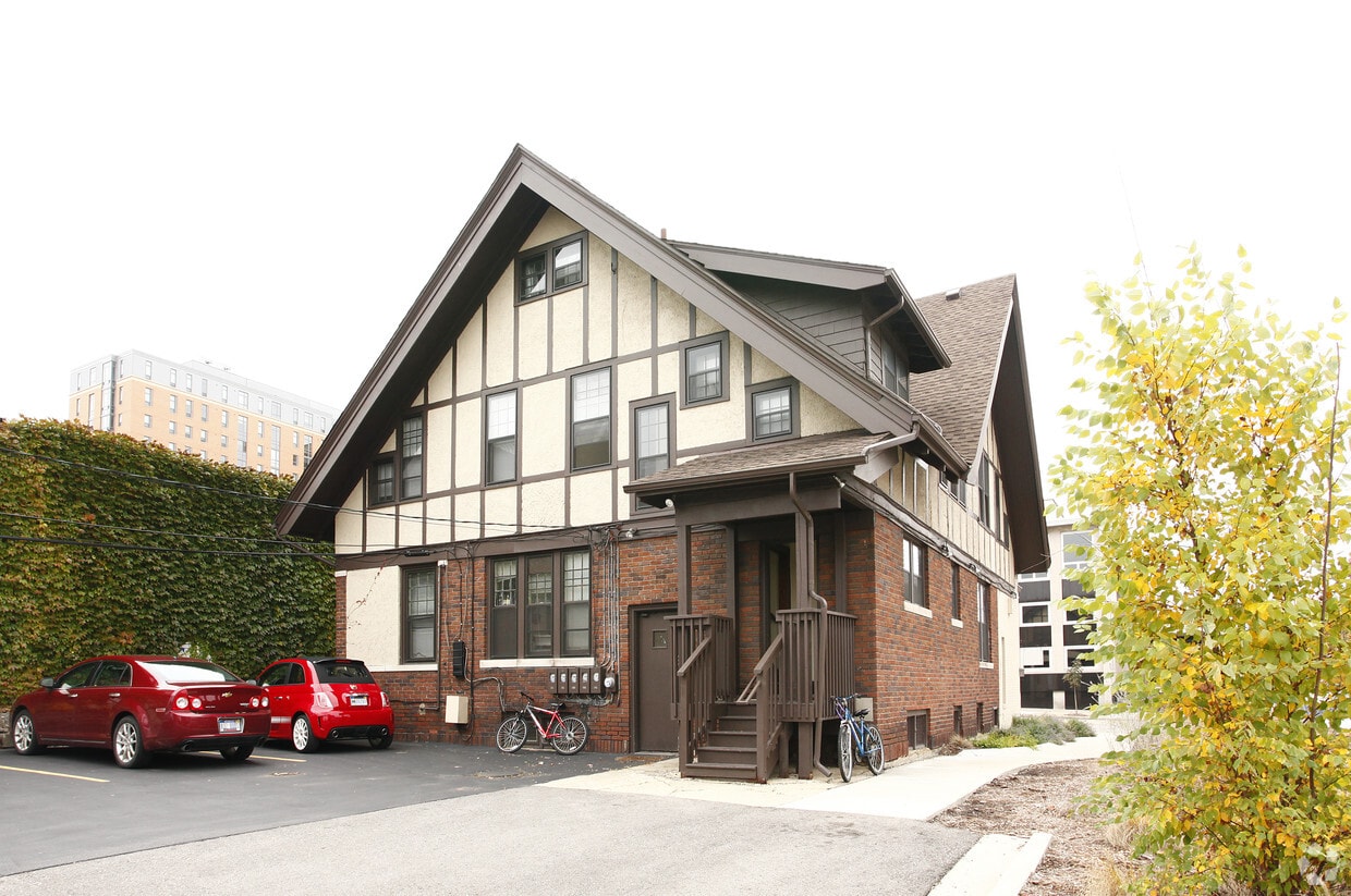 Building Photo - 335-339 E Huron St