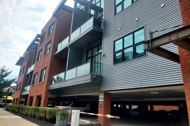 Foto del edificio - 111 N Main St