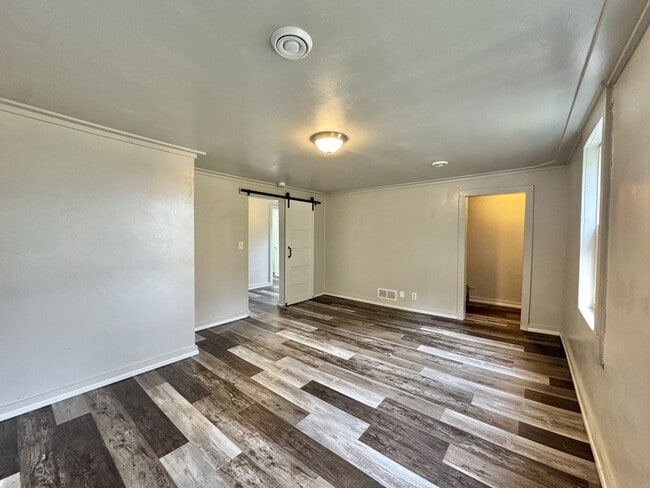 Building Photo - 643-645-645 S Jefferson St