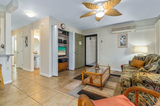Building Photo - Fully Furnished 2 Bed/1.5 Bath, Maui Garde...