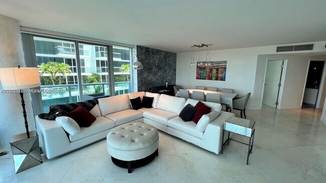 Foto del edificio - 9401 Collins Ave