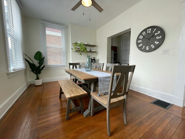 Foto del edificio - 3729 Maple Park Ave