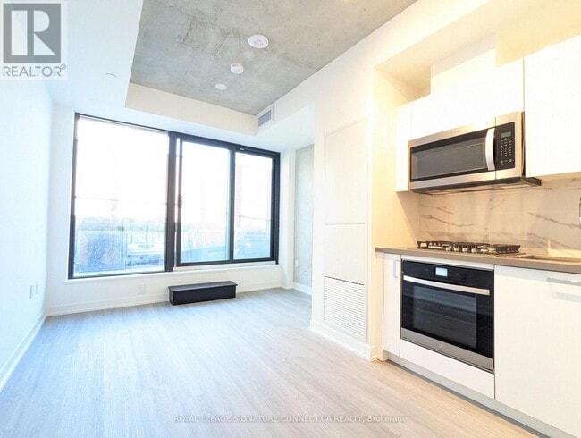 Building Photo - 195 McCaul St