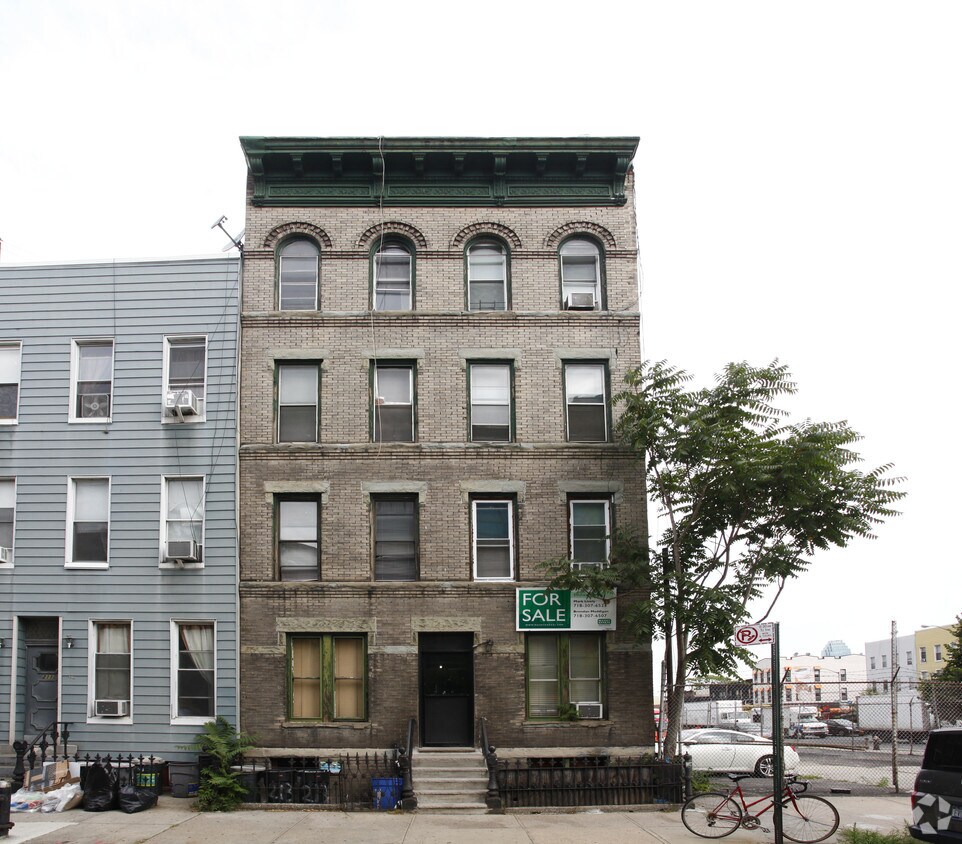 Building Photo - 213 Green St