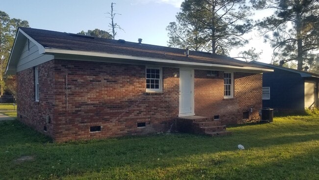 Building Photo - 3 Bedroom/1 Bath Home located in Valdosta