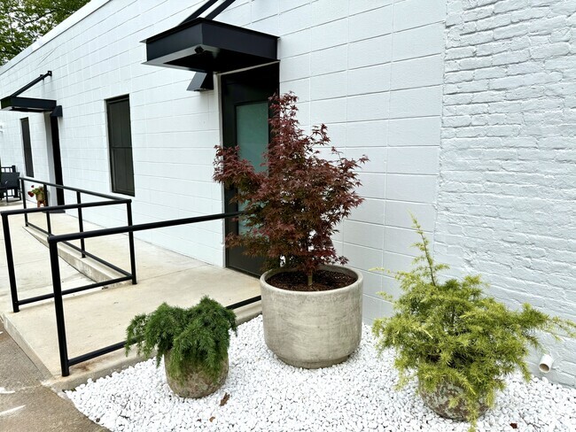119 W Main St