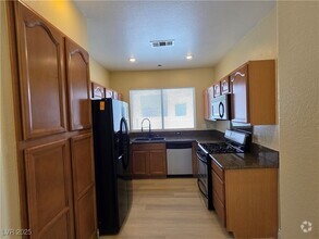 Building Photo - 2540 Silver Shadow Dr