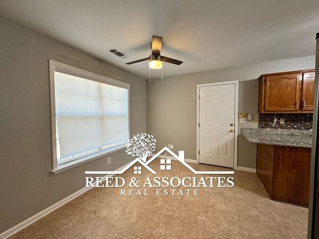Building Photo - 3 Bedroom + Bonus in Collierville!