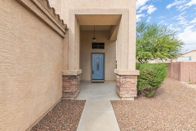 Foto del edificio - 4-Bed, 3-Bath Home with Versatile Layout and Pool!