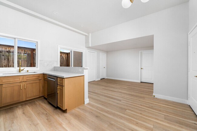 Foto del edificio - 553 N. Pine St.