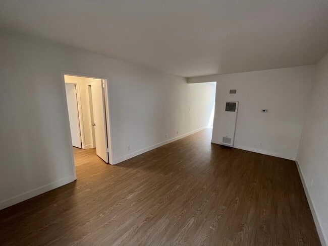 Foto del edificio - 12714 Matteson Ave