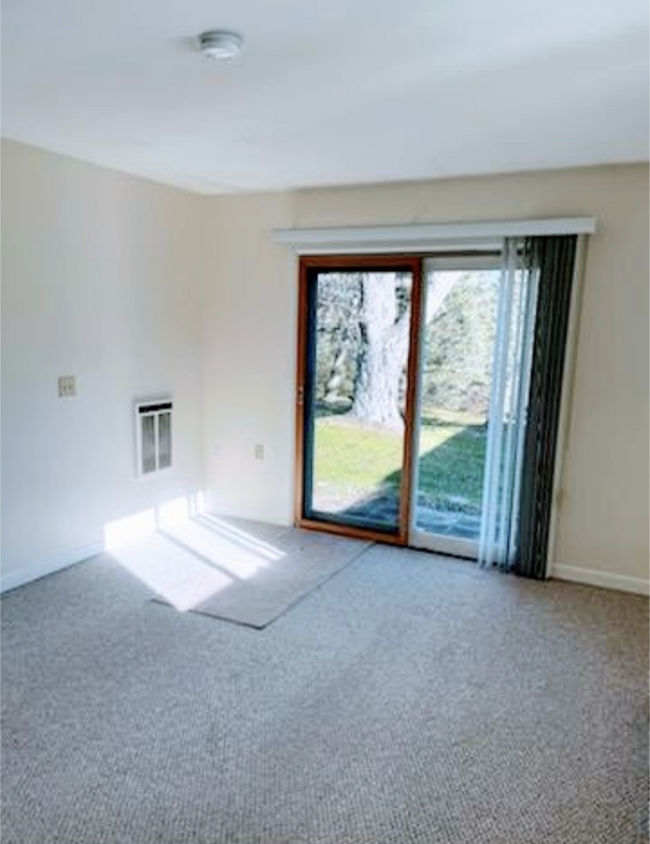 Building Photo - 1693 S Lakeview Ln