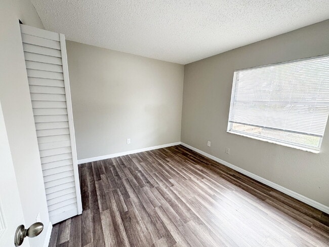 Foto del edificio - Updated 3 bedroom 2 bath! Lots of yard space for parking