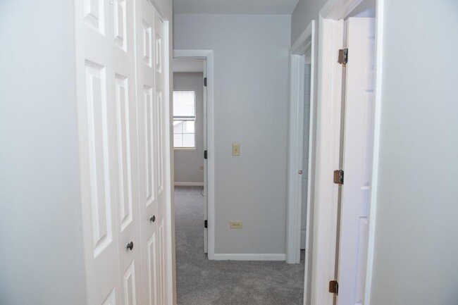 Building Photo - 2 bedroom in Palatine IL 60067