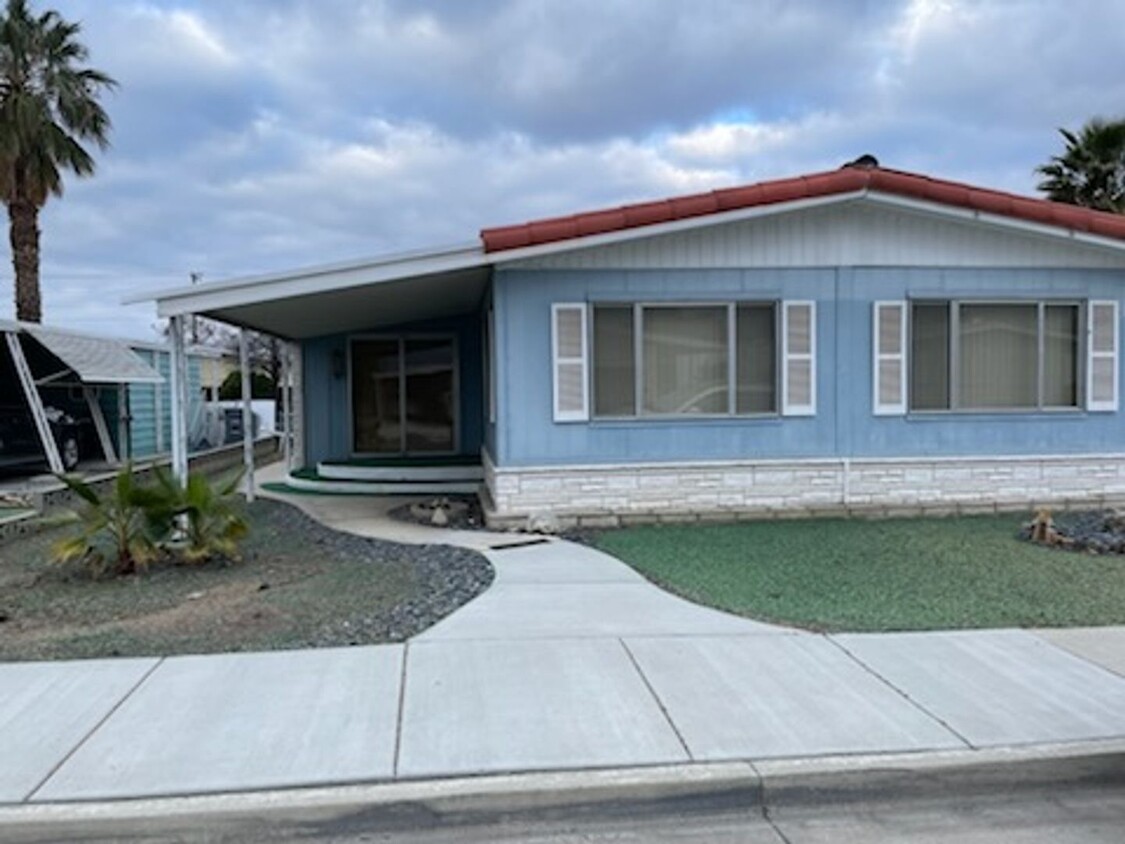 Foto principal - 2 Bedroom 2 Bath Remodeled Mobile Home 55+...