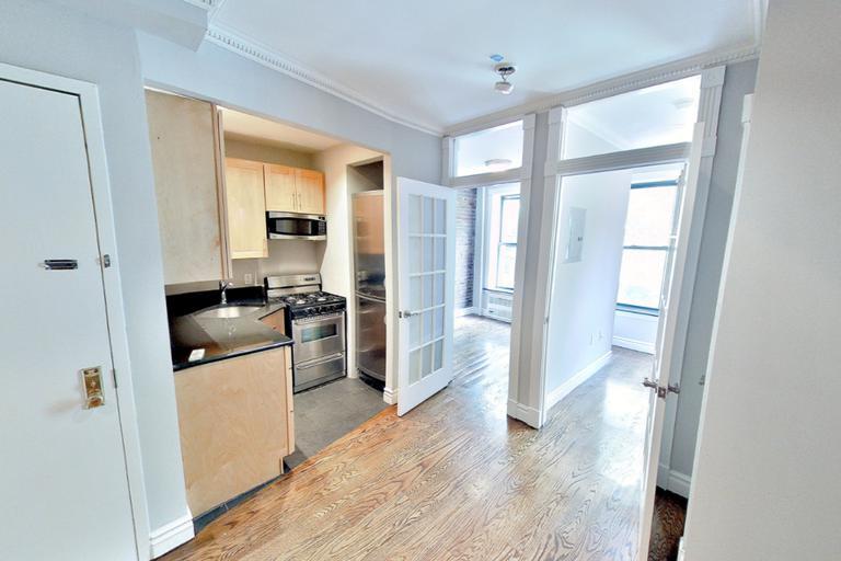Foto principal - 420 E 9th St