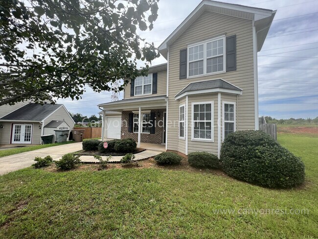 Foto del edificio - Gorgeous three bedroom with 2.5 bath home ...