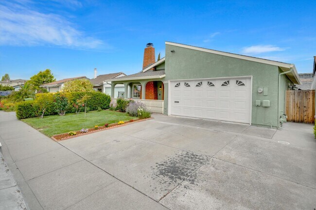 Foto del edificio - Spacious 3 Bed / 2 Bath + Separate In-Law ...