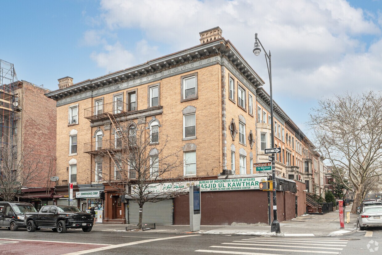 Primary Photo - 691 Nostrand Ave