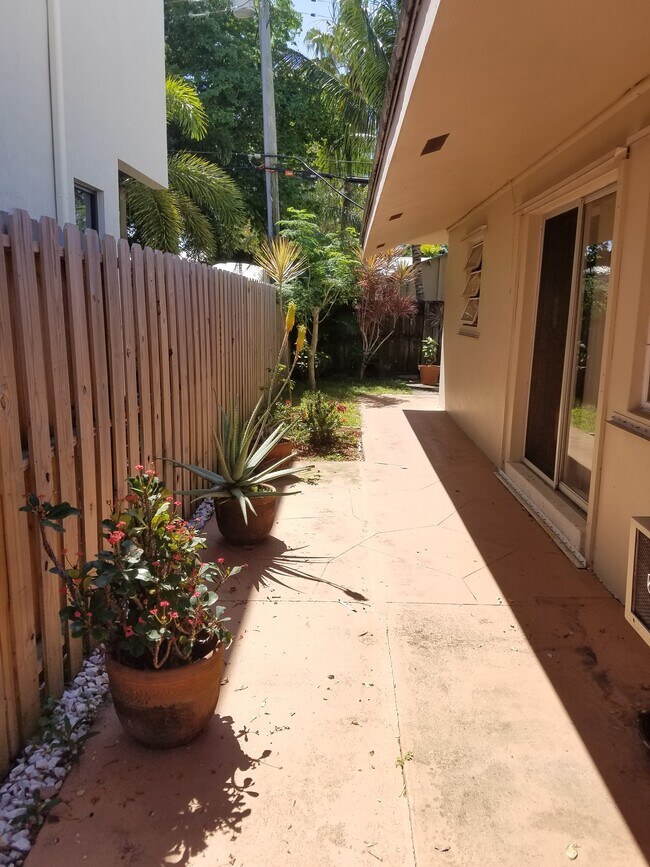 Foto del edificio - 1408 NE 6th St