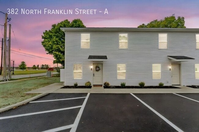 Foto del edificio - 382 N Franklin St