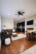 Building Photo - 109 Coming St