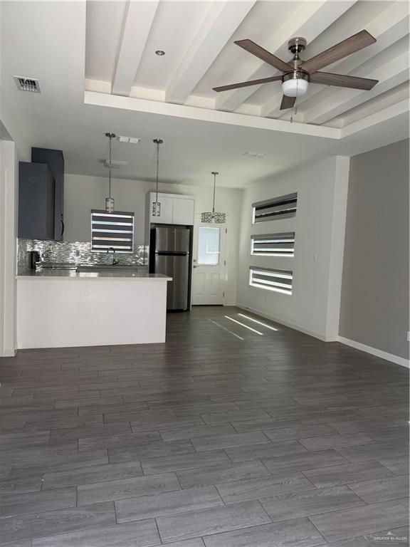 Building Photo - 10 West Dr