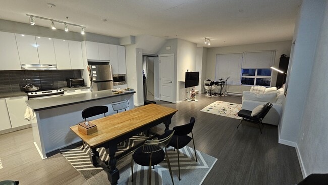 Building Photo - 8138-8204 204 St