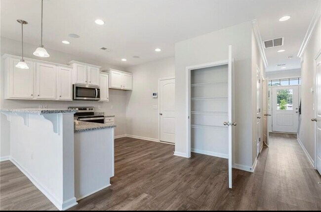 Building Photo - 105 Weaver Way