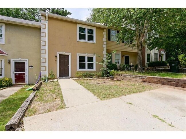 Foto del edificio - 1004 Kennesborough Rd NW