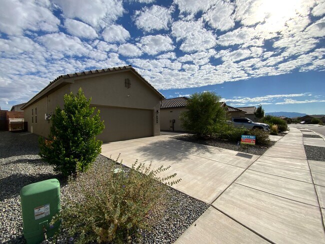 Foto del edificio - 3 Bedroom Single Story Home Available Near...
