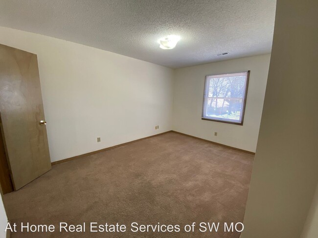 Foto del edificio - 3255-3260 E Portland St