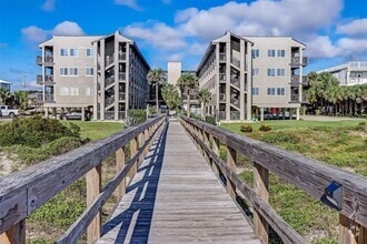 Building Photo - 3056 S Fletcher Ave