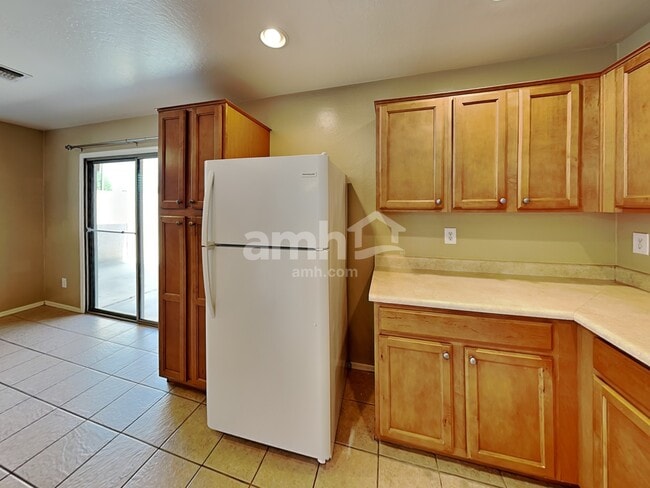 Building Photo - 24992 W Dove Ridge