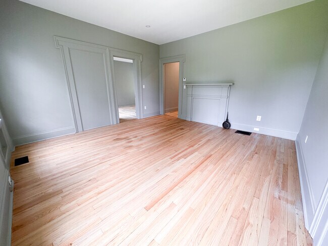 Foto del edificio - 144 Hudson Ave