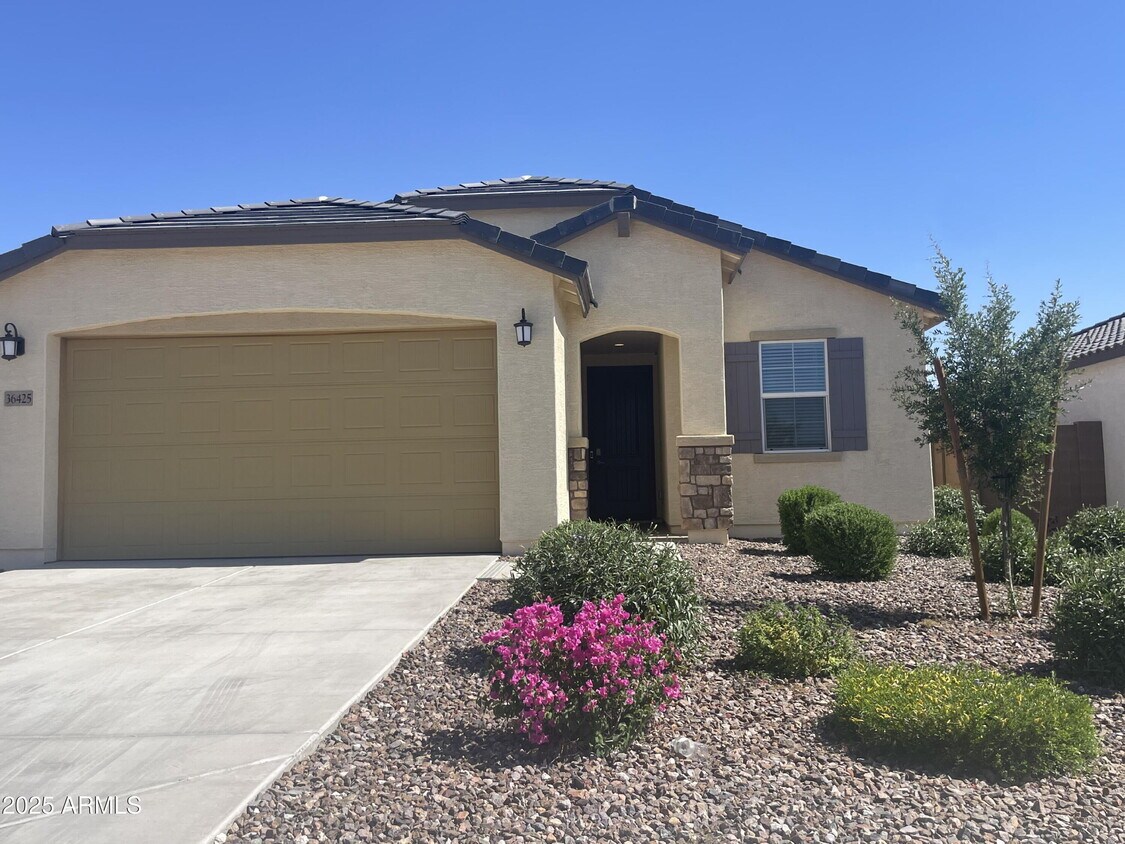 Primary Photo - 36425 W Maddaloni Ave