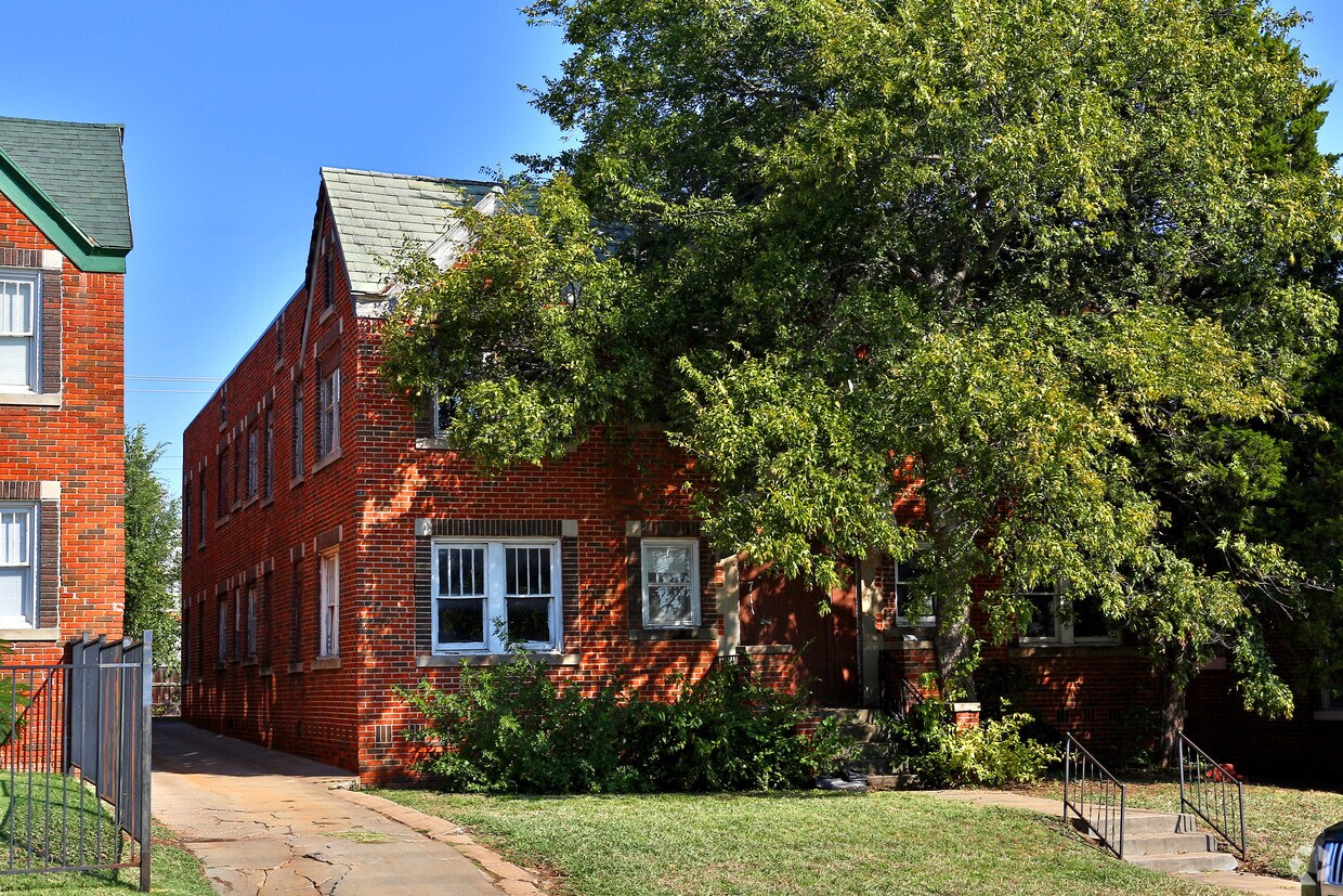 Primary Photo - 711 NW 30th