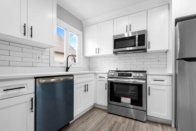 Building Photo - 75 Riverview Rd
