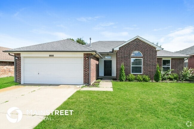 Building Photo - 8808 NW 85th Pl