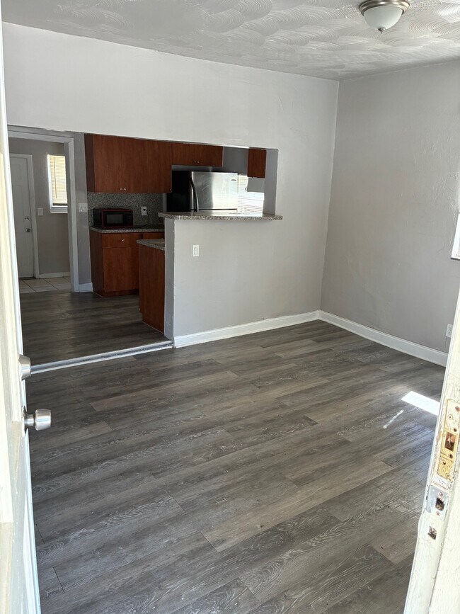 Foto del edificio - 4425 NW 23rd Ct