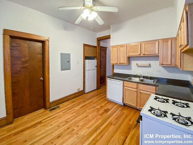 Foto del edificio - 3350 N Kenmore Ave