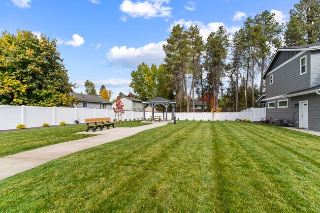 Building Photo - Birkdale Commons