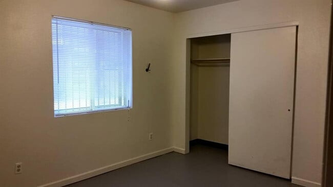 Building Photo - 1710 N Santa Rita Ave