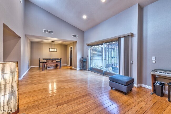 Foto del edificio - 39 N Moonlight Dr