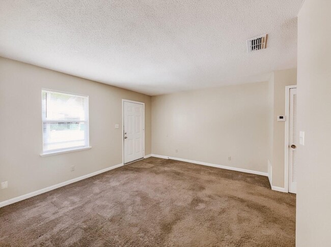 Foto del edificio - 208 Squirrel Haven Rd