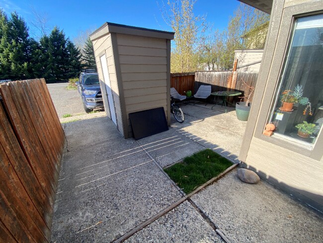 Foto del edificio - 65 Chestnut Grove Ave