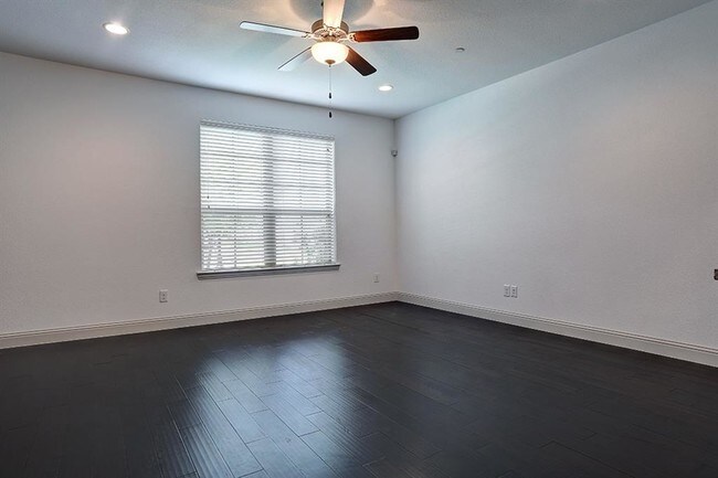 Building Photo - 3005 Decker Dr