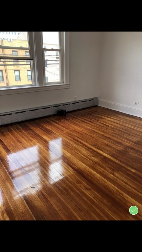 Foto principal - 23-31 33rd Street