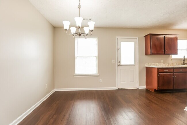 Foto del edificio - 802 Clouddale Ct