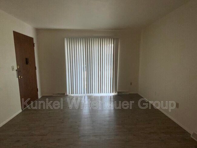 Foto del edificio - 815 Laurel St